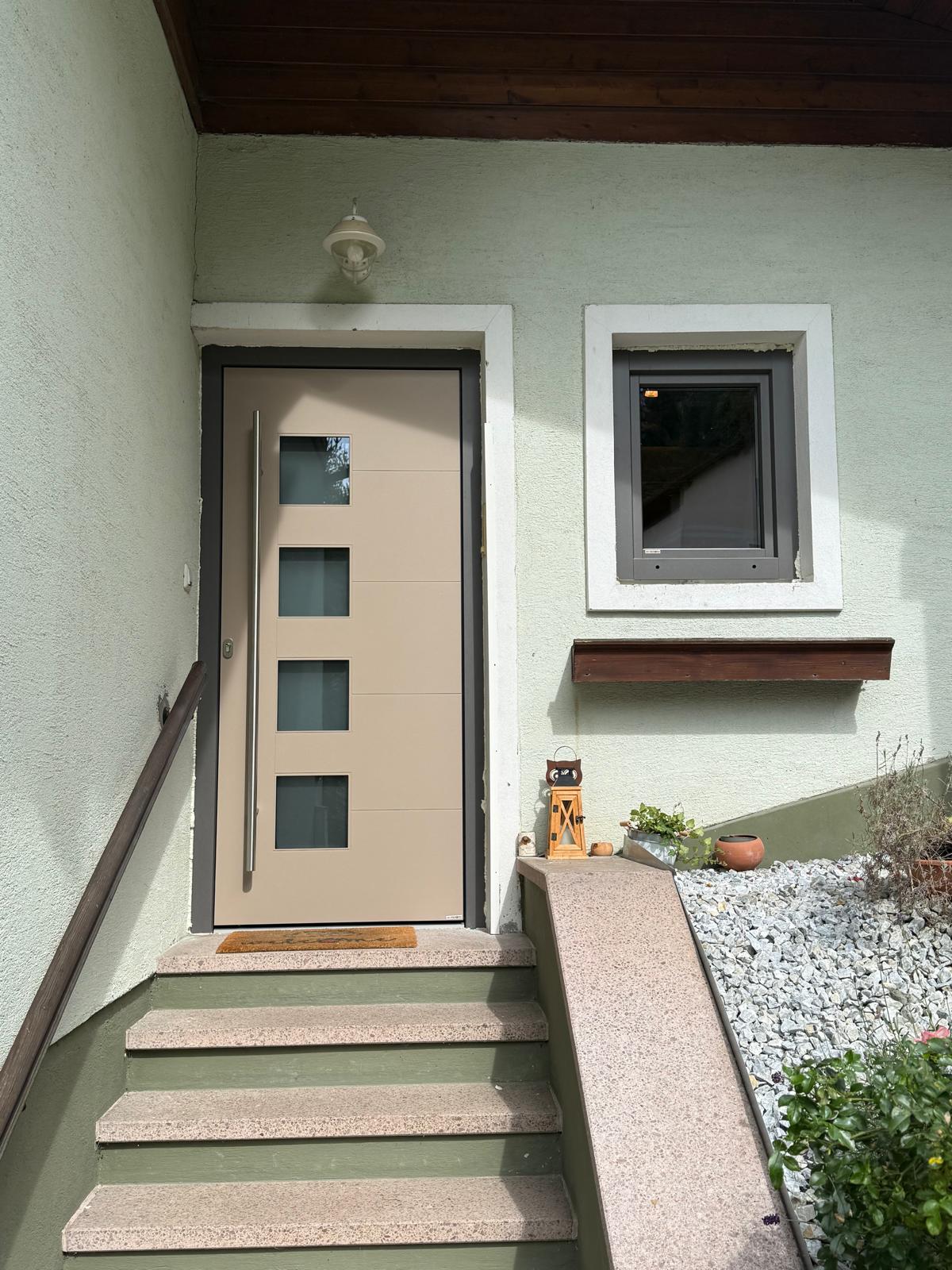 Haustüre und Fenster, motdern und robust von Strimitzer